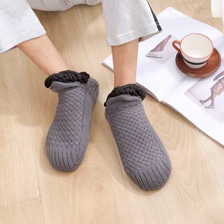 Gestrickte Hüttensocken mit Sherpa-Futter und Noppen