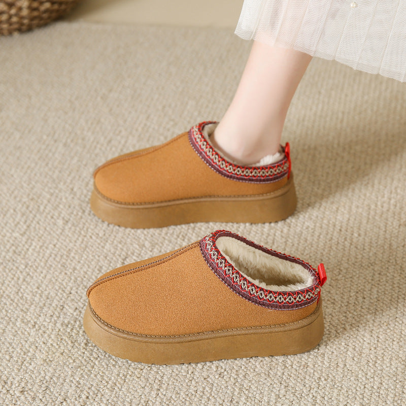 Plateau-Stiefeletten aus Wildleder mit besticktem Kragen