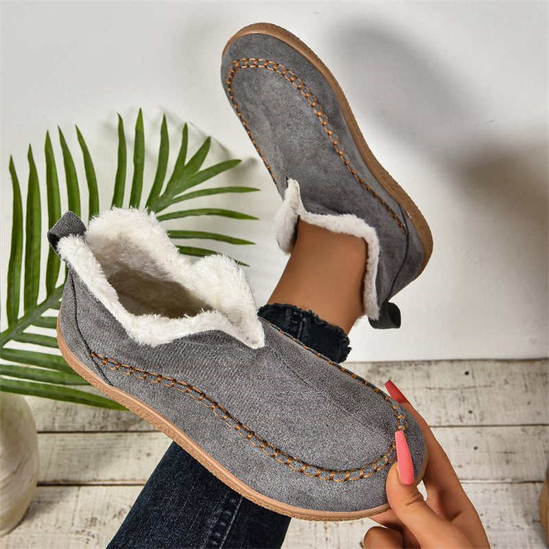 Flache Damen Stiefeletten mit V-Schnitt