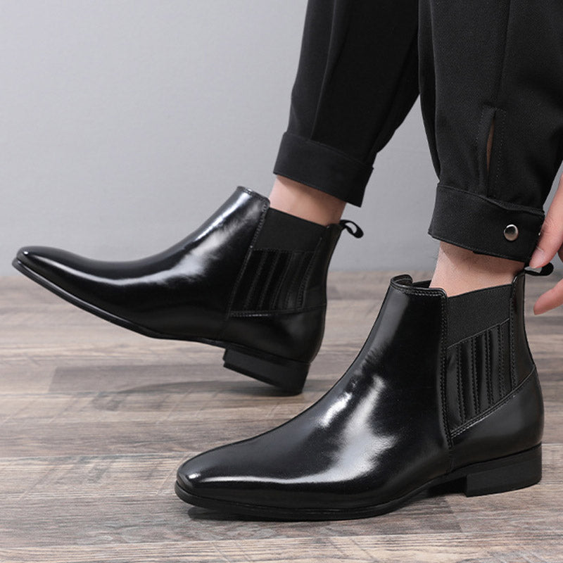 Glänzende Herren Chelsea Boots in Schwarz