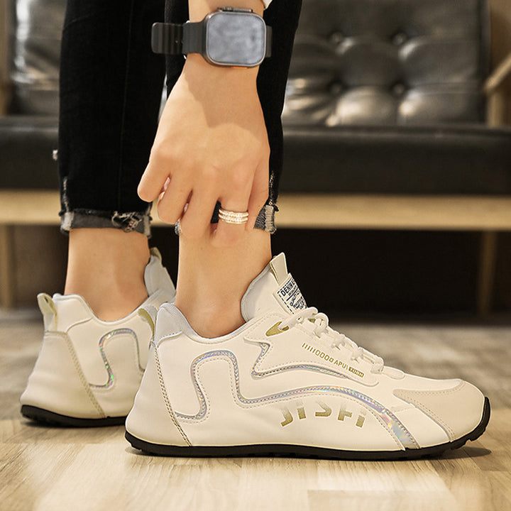 Weisser Dad Sneaker mit goldenen Akzenten
