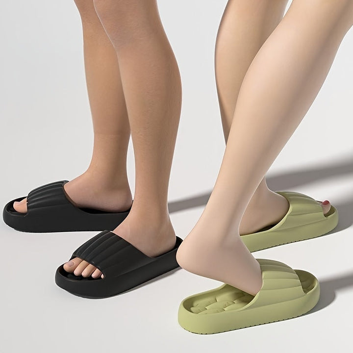 Minimalistische Kissen-Sandalen mit weicher Sohle